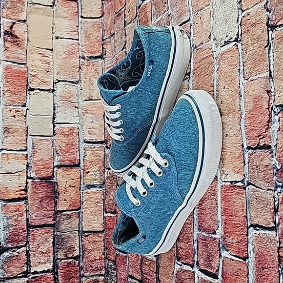 VANS LOWTOP SHOES, WOMEN'S SIZE 6 GUC - Picture 1 of 11